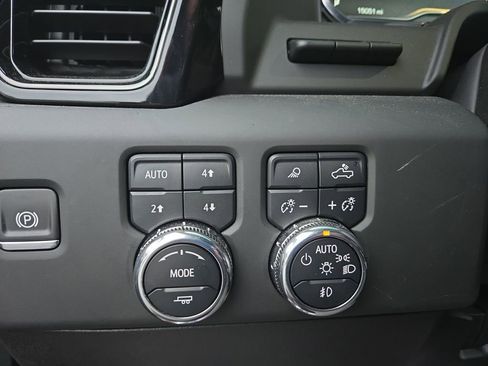 Used 2025 GMC Sierra 2500 AT4 w/ AT4 Premium Plus Package image 25