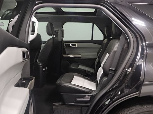 Used 2023 Ford Explorer XLT w/ Equipment Group 202A AWD/4WD image 14
