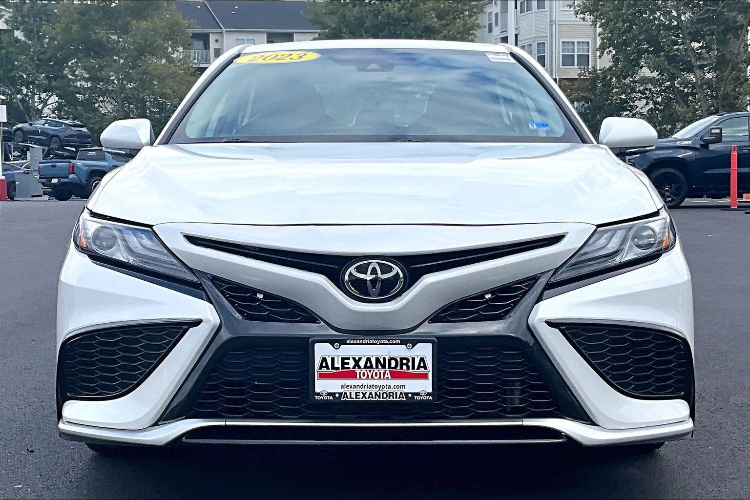 Used 2023 Toyota Camry XSE FWD image 3