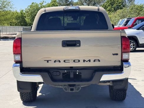 Used 2019 Toyota Tacoma TRD Off-Road AWD/4WD image 5