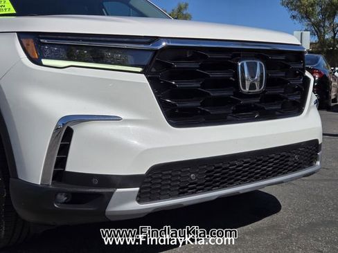 Used 2024 Honda Pilot Touring image 2