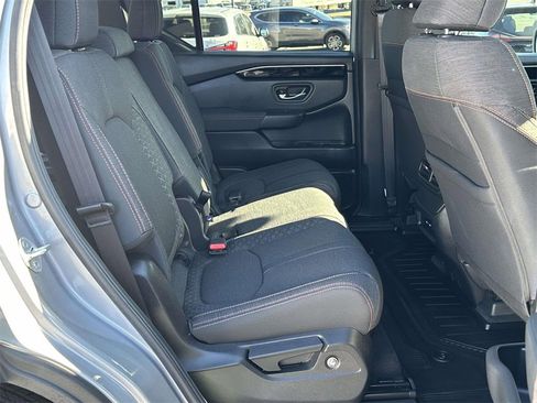 Certified 2025 Honda Pilot Sport image 7