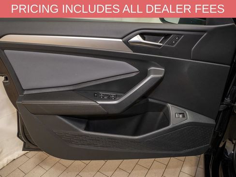Used 2025 Volkswagen Jetta SE FWD image 11