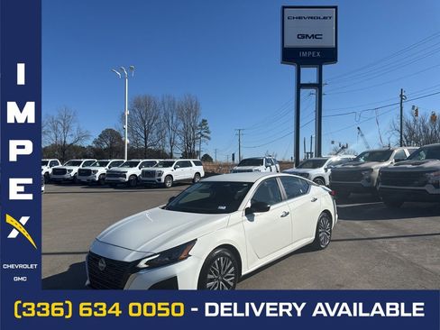 Used 2025 Nissan Altima 2.5 SV image 1