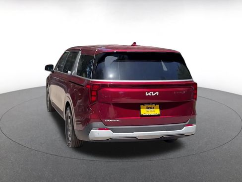 Used 2026 Kia Carnival FWD image 11