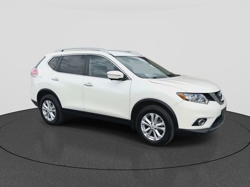 Used 2015 Nissan Rogue SV w/ SV Premium Package image 2