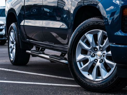 Used 2022 Chevrolet Silverado 1500 Custom RWD image 2