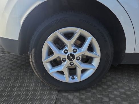 Used 2024 Kia Soul LX w/ Option Group 015 image 34