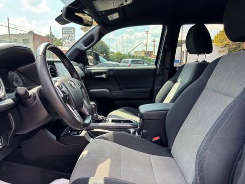 Used 2022 Toyota Tacoma TRD Sport AWD/4WD image 21