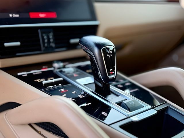 Used 2020 Porsche Cayenne AWD/4WD image 23