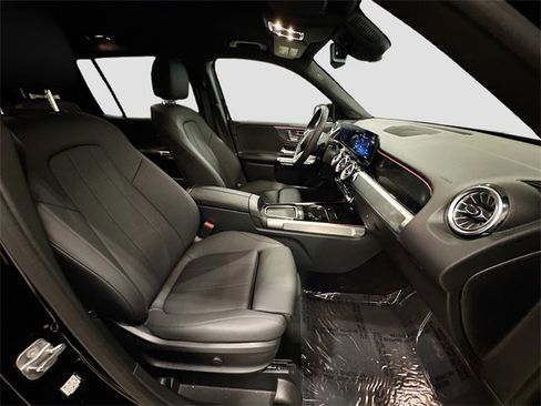 Certified 2025 Mercedes-Benz GLB 250 4MATIC image 28