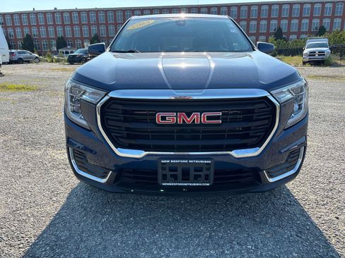 Used 2023 GMC Terrain SLE w/ LPO, Floor Liner Package AWD/4WD image 2