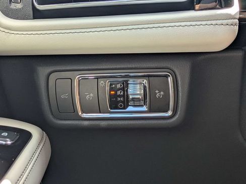 Used 2025 Lincoln Aviator 2WD image 24