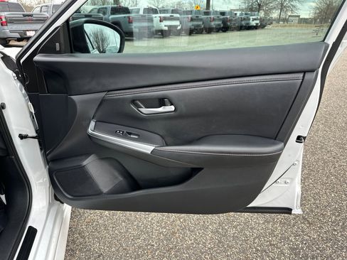 Certified 2022 Nissan Sentra SR w/ Lighting Package image 14