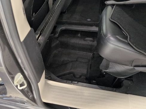Used 2023 Chrysler Pacifica Touring-L FWD image 24
