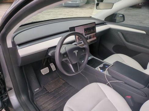 Used 2024 Tesla Model Y Performance AWD/4WD image 10