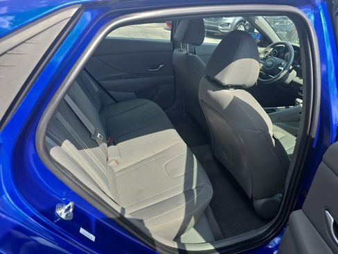 Used 2022 Hyundai Elantra SEL w/ Convenience Package image 11