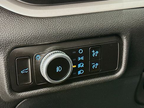 Used 2023 Ford Explorer XLT w/ Equipment Group 202A image 17