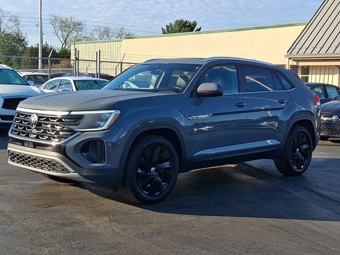 Certified 2025 Volkswagen Atlas Cross Sport SE w/ Panoramic Sunroof Package image 3