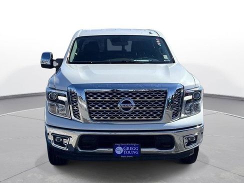 Used 2018 Nissan Titan SL w/ Chrome Package image 8