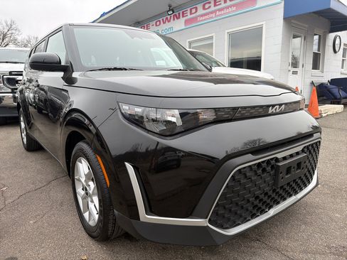 Used 2023 Kia Soul LX w/ LX Technology Package image 3