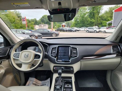 Used 2018 Volvo XC90 T6 Momentum w/ Convenience Package AWD/4WD image 18