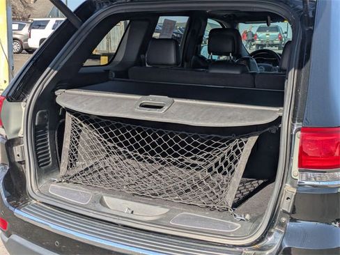 Used 2017 Jeep Grand Cherokee Limited image 28