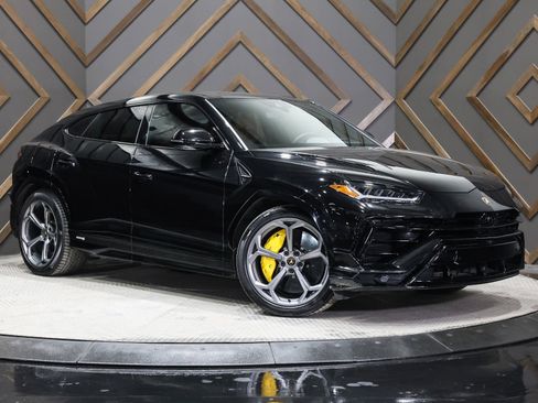 Used 2023 Lamborghini Urus S image 1