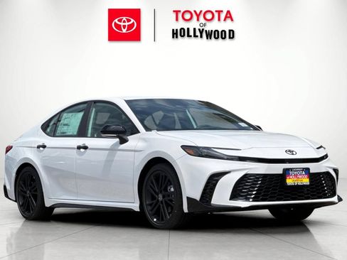 New 2026 Toyota Camry Hybrid FWD image 2