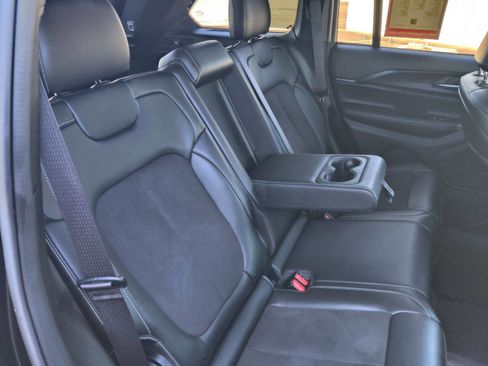 Used 2024 Jeep Grand Cherokee Altitude RWD image 26