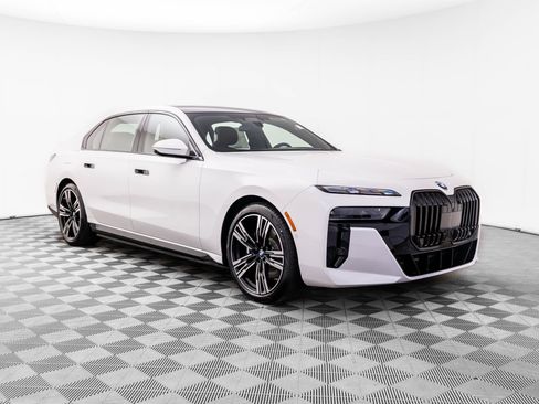 New 2026 BMW i7 xDrive60 w/ Executive Package image 9