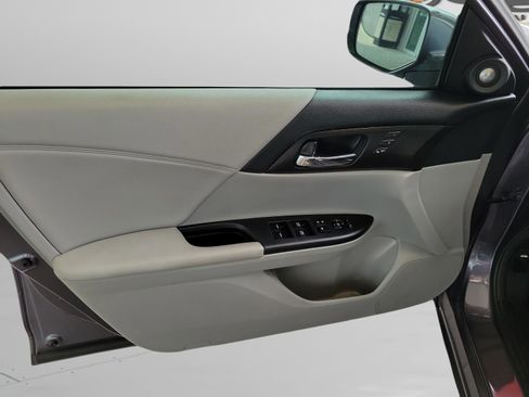 Used 2015 Honda Accord EX-L image 6