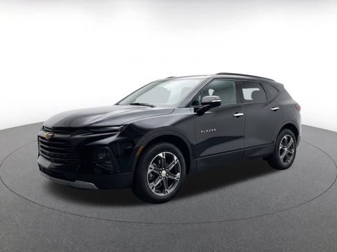 Used 2025 Chevrolet Blazer LT FWD image 3
