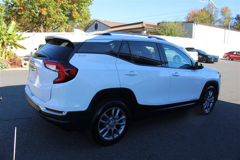 Used 2024 GMC Terrain SLT AWD/4WD image 7