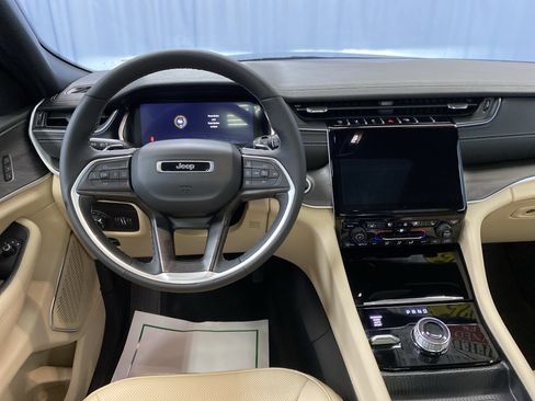 Certified 2025 Jeep Grand Cherokee Limited w/ Luxury Tech Group II image 34