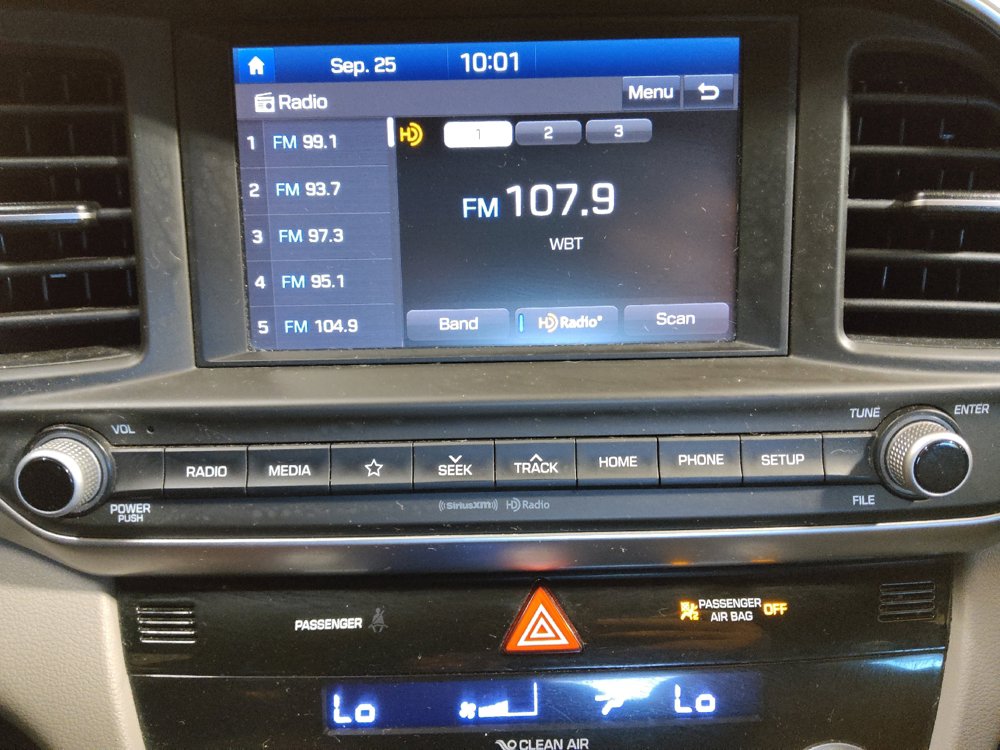 Used 2020 Hyundai Elantra SEL FWD image 25
