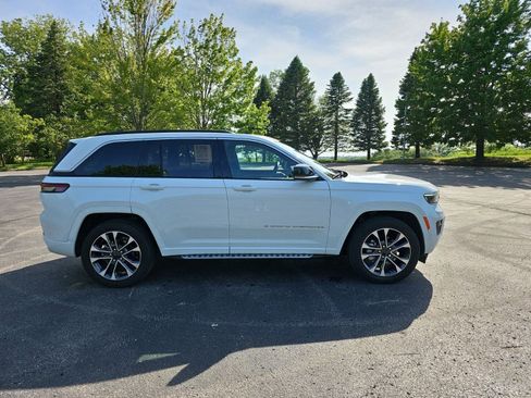 Used 2024 Jeep Grand Cherokee Overland w/ Luxury Tech Group IV AWD/4WD image 5