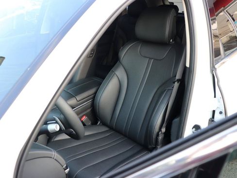 Used 2025 Genesis GV80 2.5T Standard AWD/4WD image 11