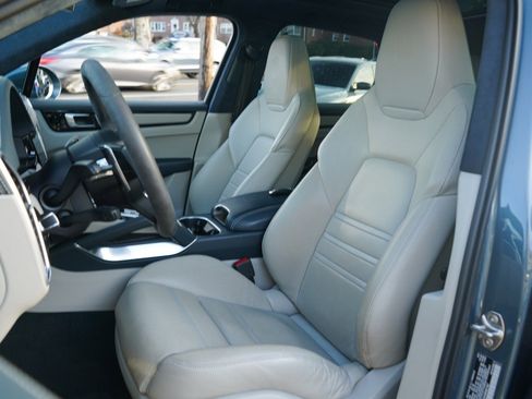Used 2019 Porsche Cayenne Turbo image 33