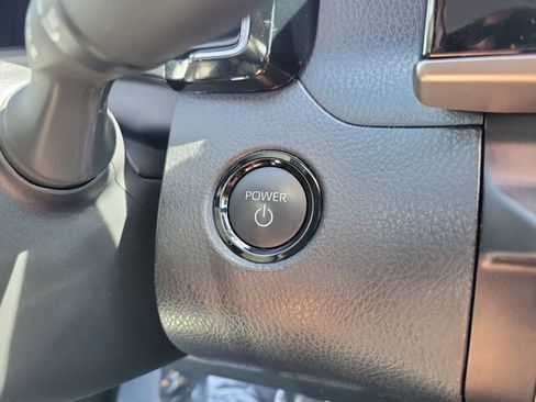 Used 2025 Toyota Camry SE w/ Convenience Package image 23