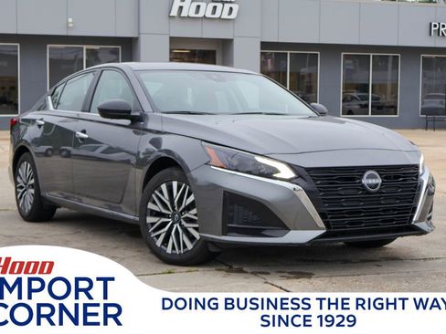 Used 2025 Nissan Altima 2.5 SV FWD image 1