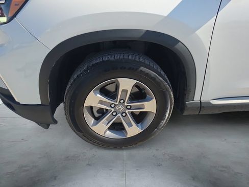 Used 2025 Honda Pilot EX-L image 17