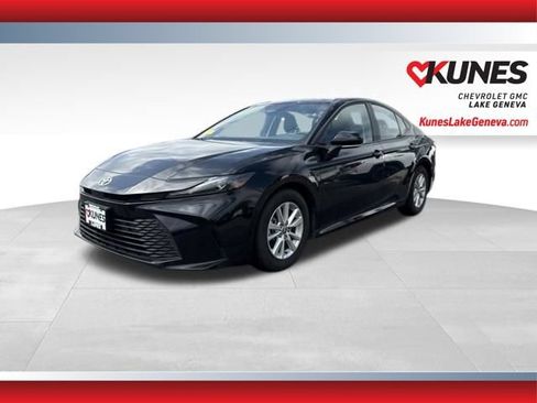 Used 2025 Toyota Camry LE FWD image 11