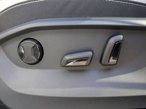 New 2026 Volkswagen Taos SE FWD image 20