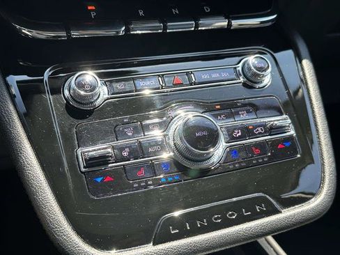 Used 2022 Lincoln Corsair AWD w/ Premium Package image 23