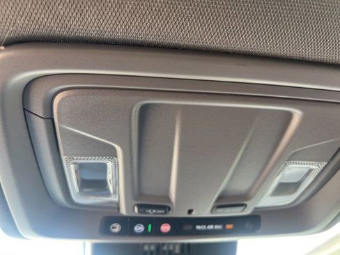 Used 2025 Chevrolet Silverado 1500 Custom image 21