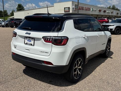 Used 2025 Jeep Compass Limited AWD/4WD image 4