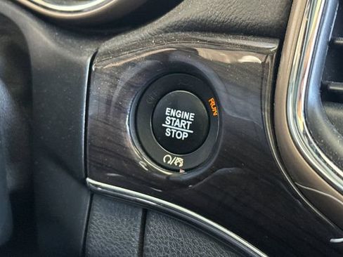 Used 2017 Jeep Grand Cherokee Overland image 21