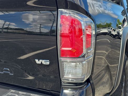 Used 2023 Toyota Tacoma TRD Off-Road w/ TRD Premium Off Road Package AWD/4WD image 7