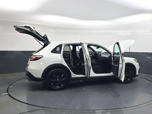 Used 2023 Honda HR-V Sport image 38